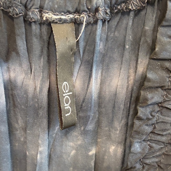 Elan Blue and White Blouse with 3/4 Sleeves and Pleated Style - Picture 3 of 4